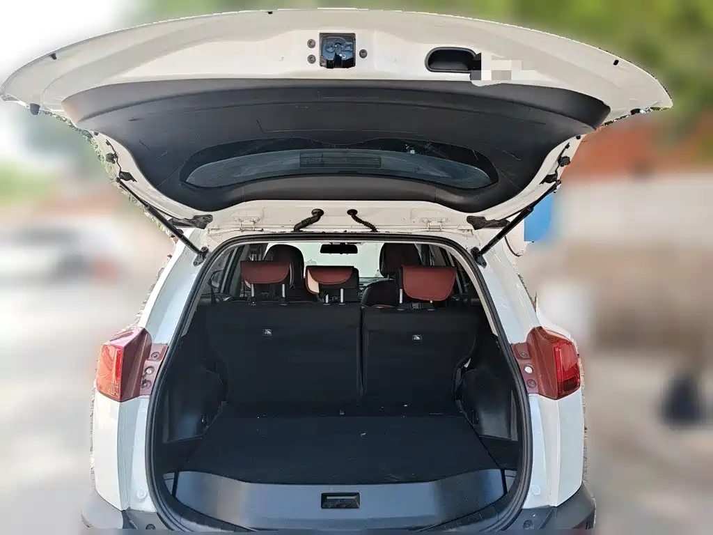 Toyota RAV4 2016 — фото 10