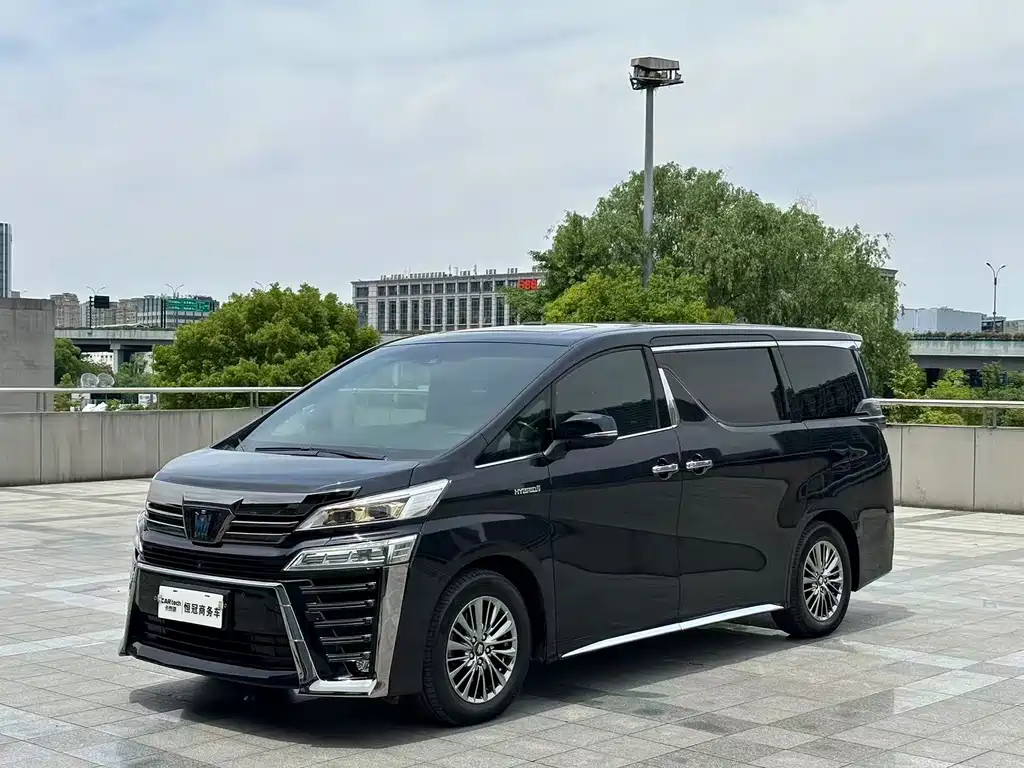 Toyota Vellfire 2023 — фото 1