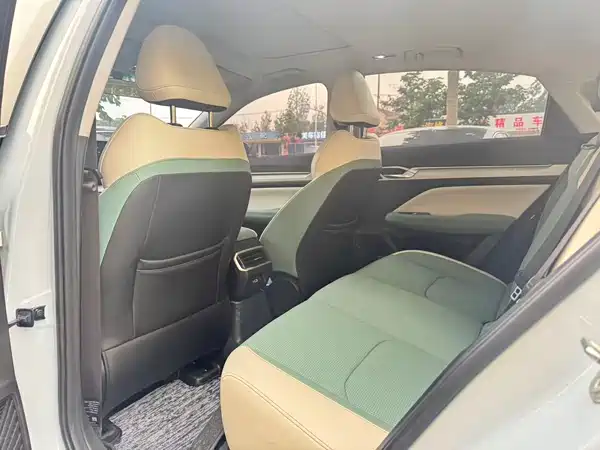 Geely Emgrand L Hip 2022