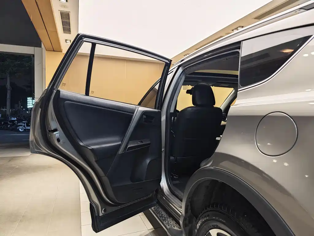 Toyota RAV4 2019 — фото 20