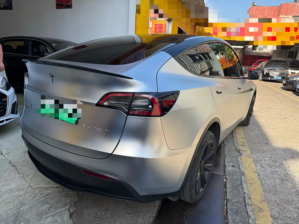 Tesla Model Y 2024 — фото 11