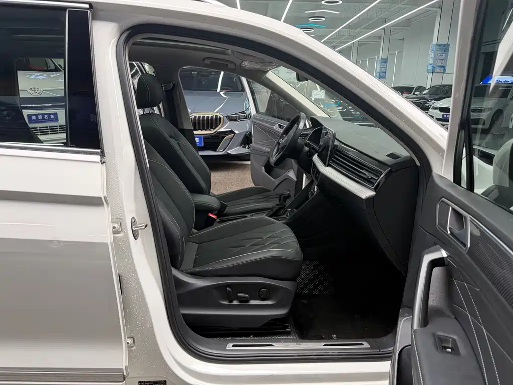 Volkswagen Tiguan L 2022 — фото 15