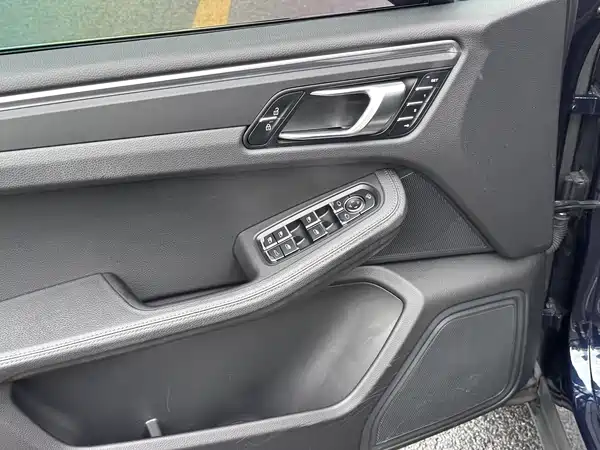 Porsche Macan 2021