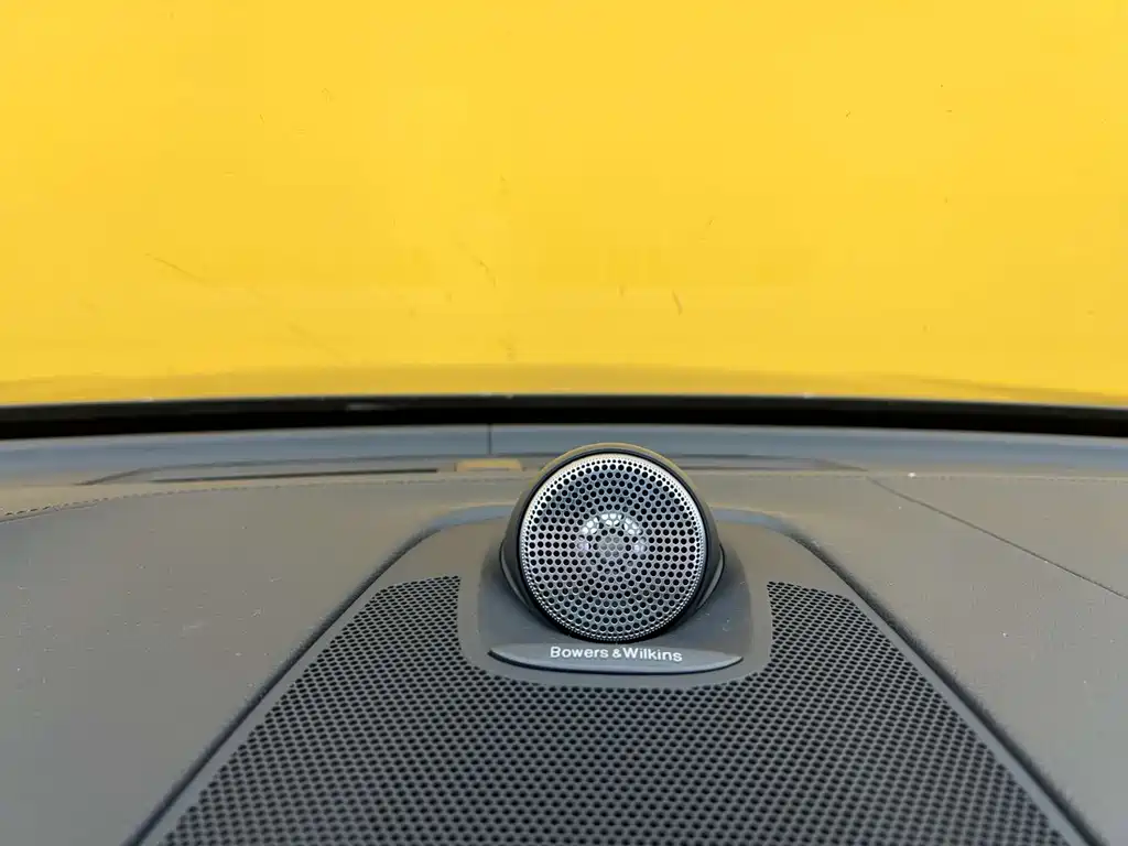 Volvo XC60 2022 — фото 12