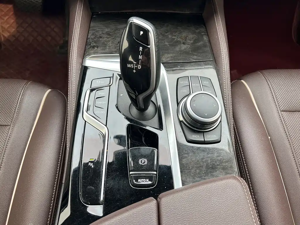 BMW 5 Series 2022 — фото 13