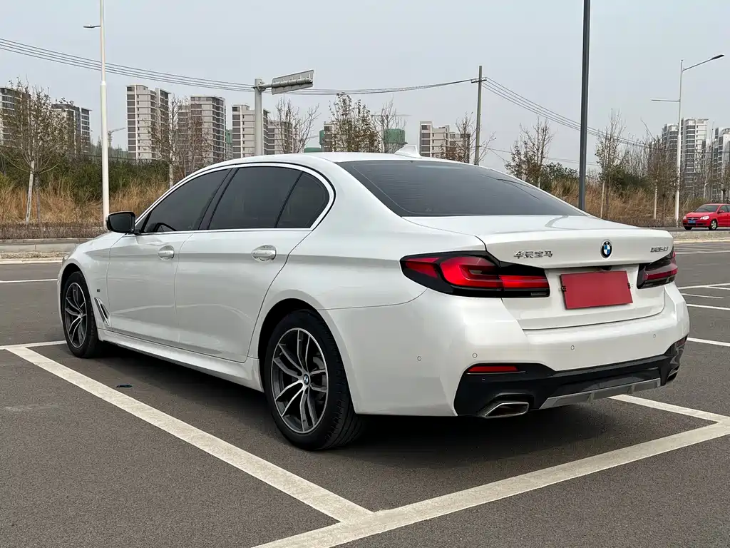BMW 5 Series 2022 — фото 20