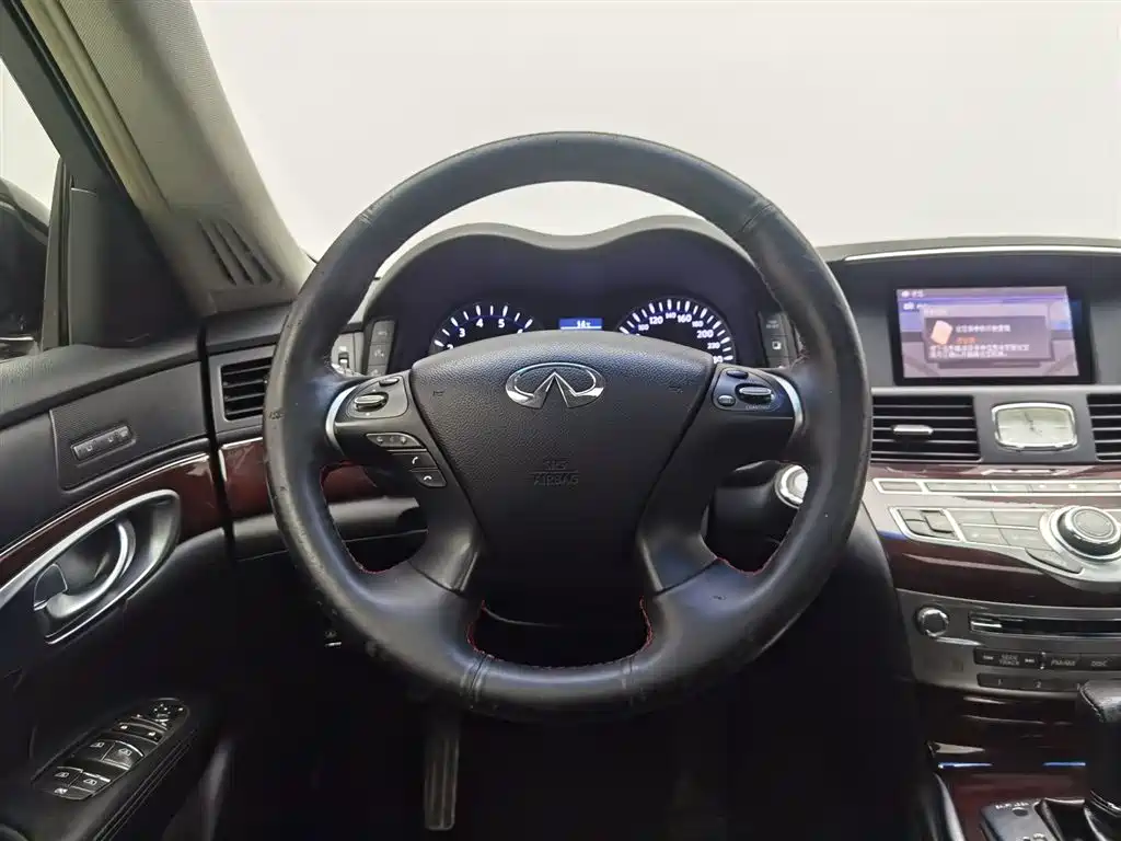 Infiniti Q70 2015 — фото 11