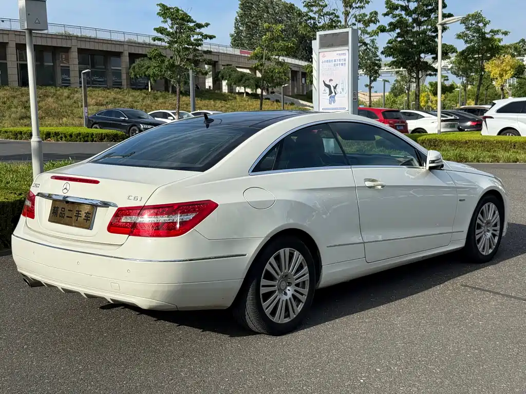 Mercedes-Benz E-Class 2010 — фото 3