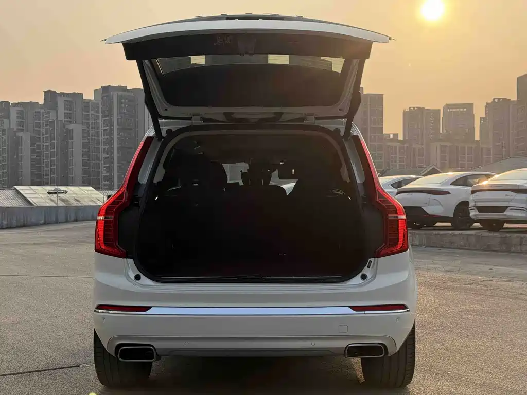 Volvo XC90 2020 — фото 14