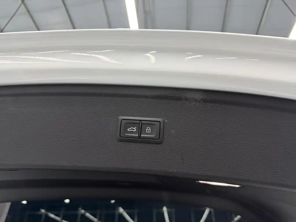 Audi Q5L 2023 — фото 12