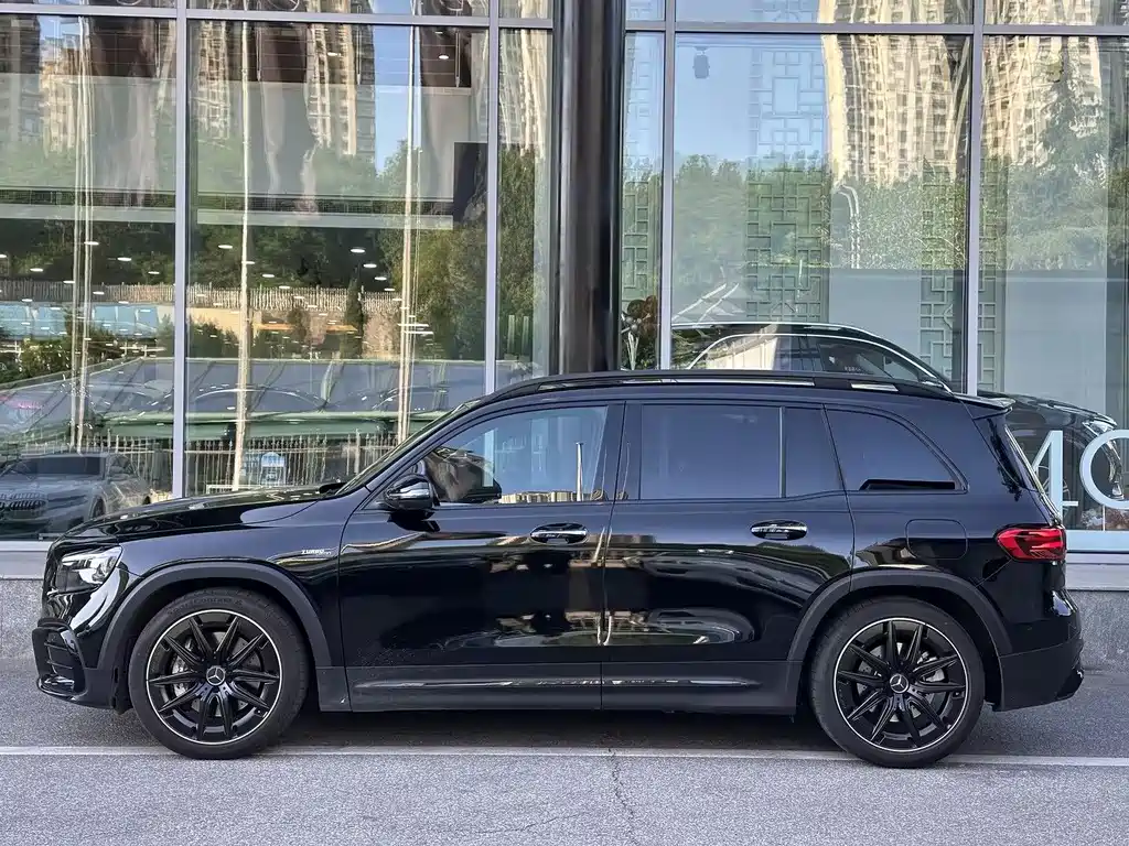 Mercedes-Benz GLB AMG 2025 — фото 18