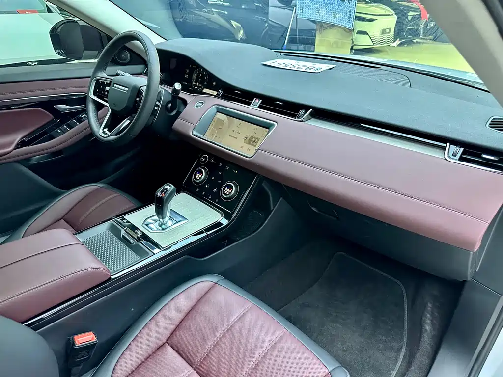 Land Rover Evoque PHEV 2023 — фото 12