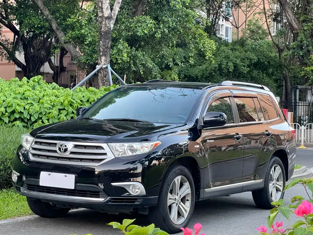 Toyota Highlander 2012 — фото 1