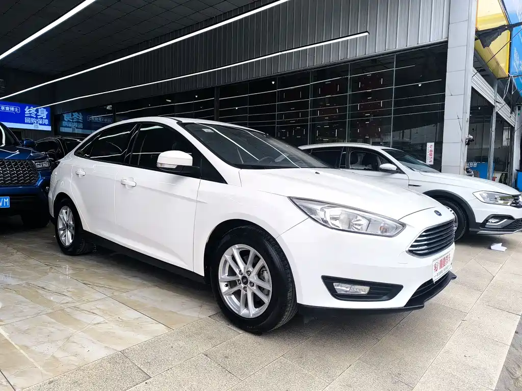 Ford Focus 2018 — фото 3