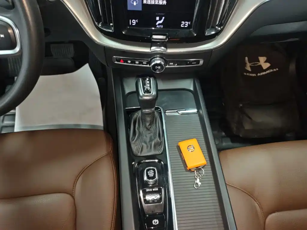 Volvo XC60 2021 — фото 14