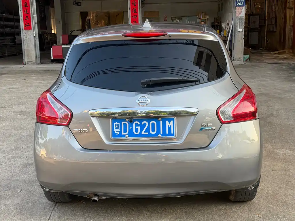 Nissan Tiida 2012