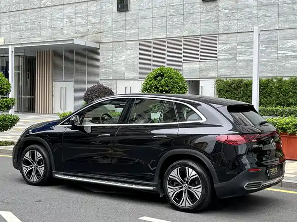 Mercedes-Benz EQE SUV 2024