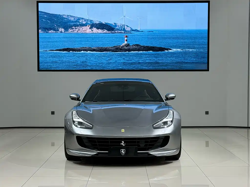 Ferrari GTC4Lusso 2019 — фото 2