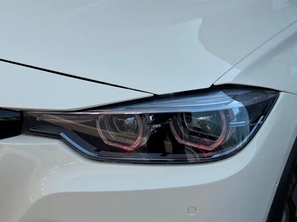 BMW 3 Series 2018 — фото 21