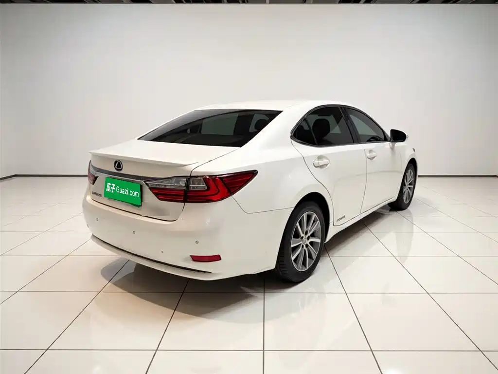 Lexus ES 2016 — фото 6