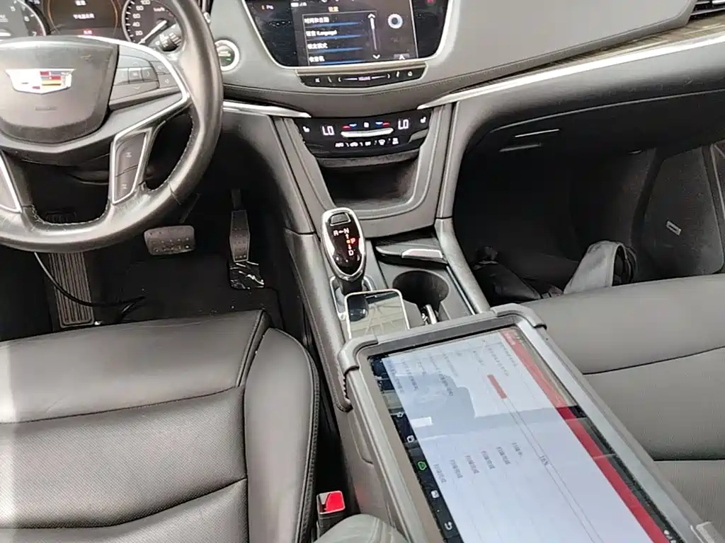 Cadillac XT5 2018 — фото 14