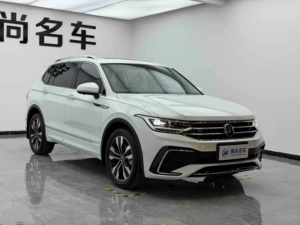 Volkswagen Tiguan L 2023 — фото 4