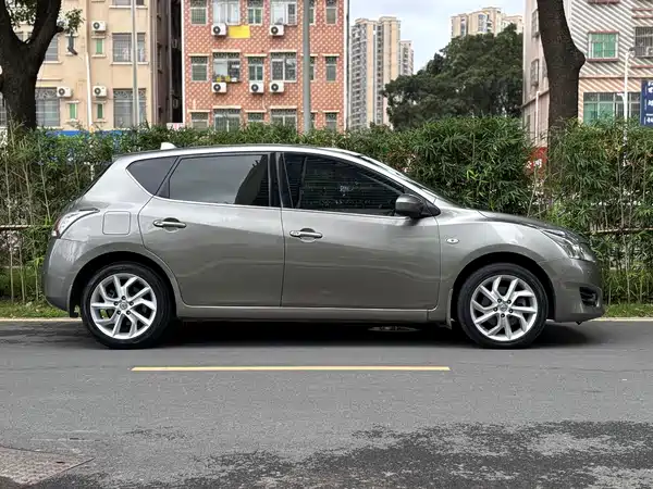 Nissan Tiida 2011