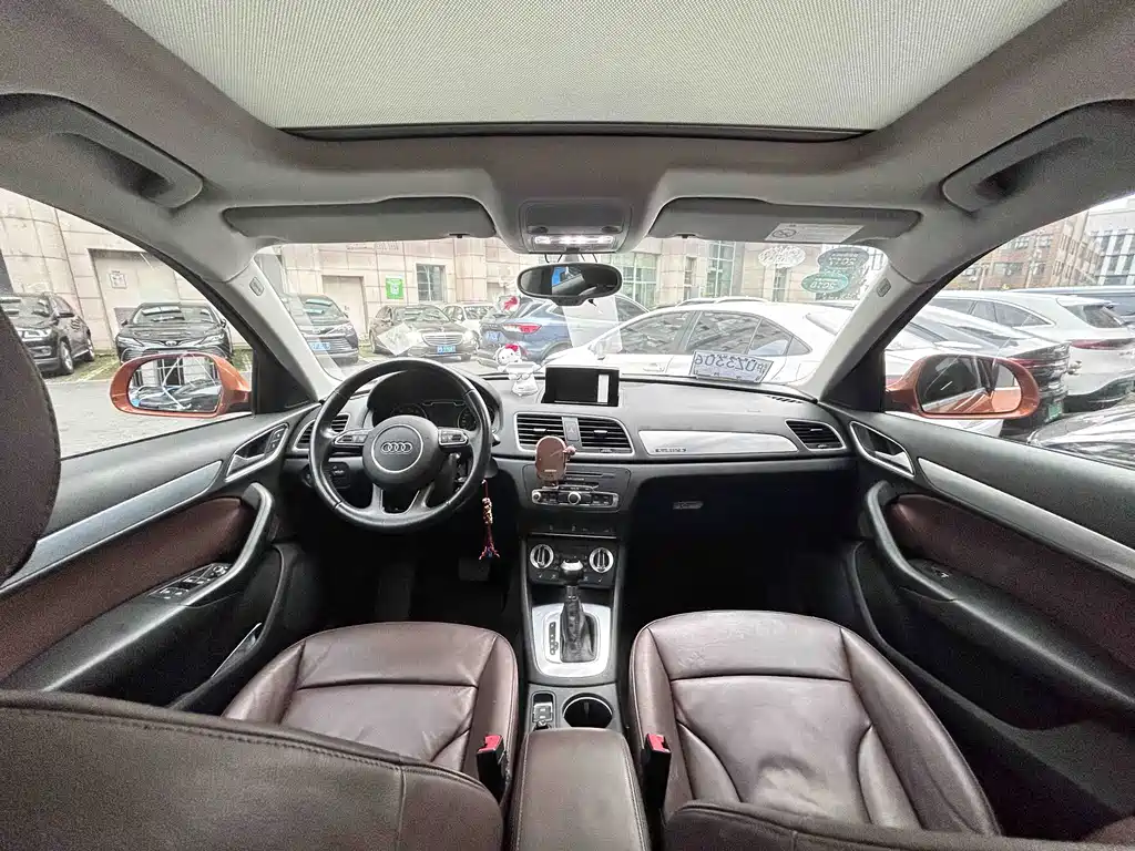 Audi Q3 2015 — фото 15