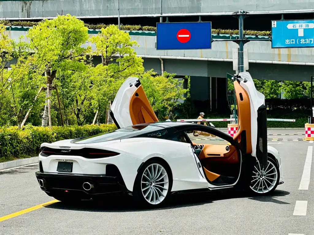 McLaren GT 2023 — фото 12