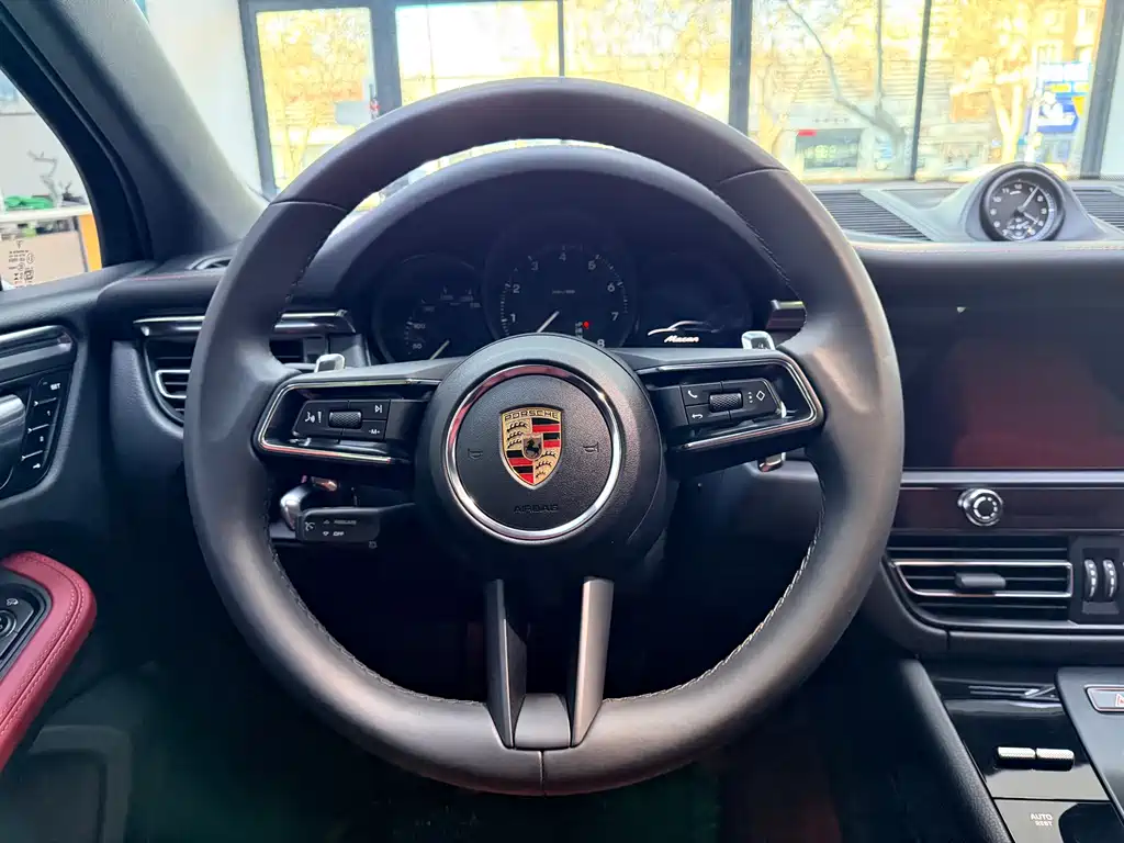 Porsche Macan 2025 — фото 16