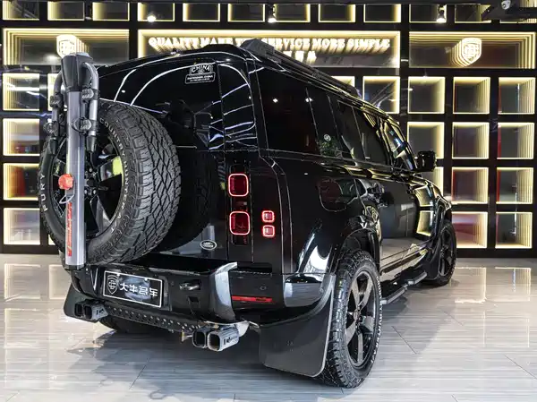 Land Rover Defender 2024