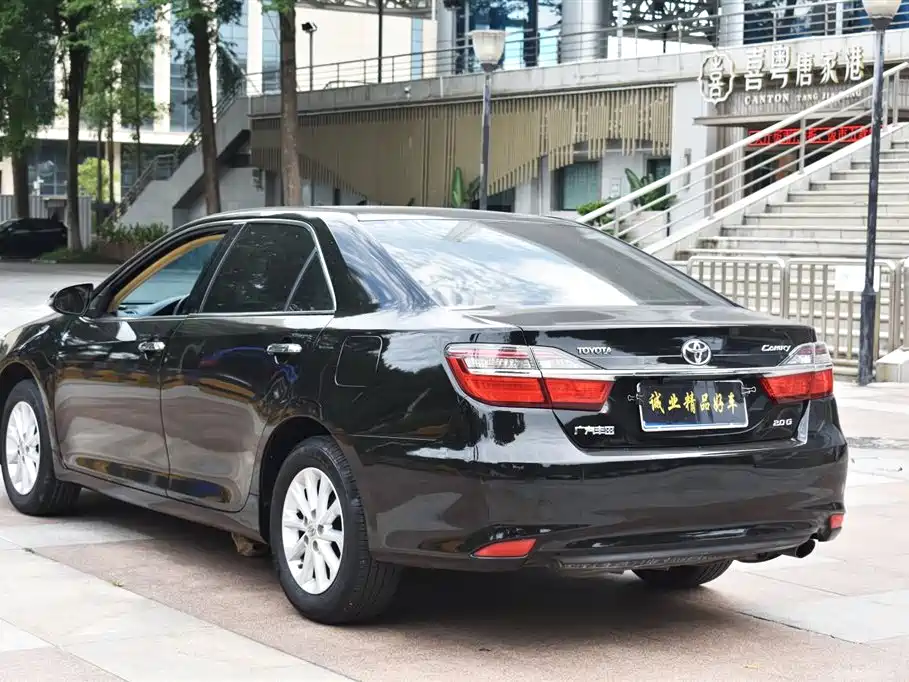 Toyota Camry 2015 — фото 7