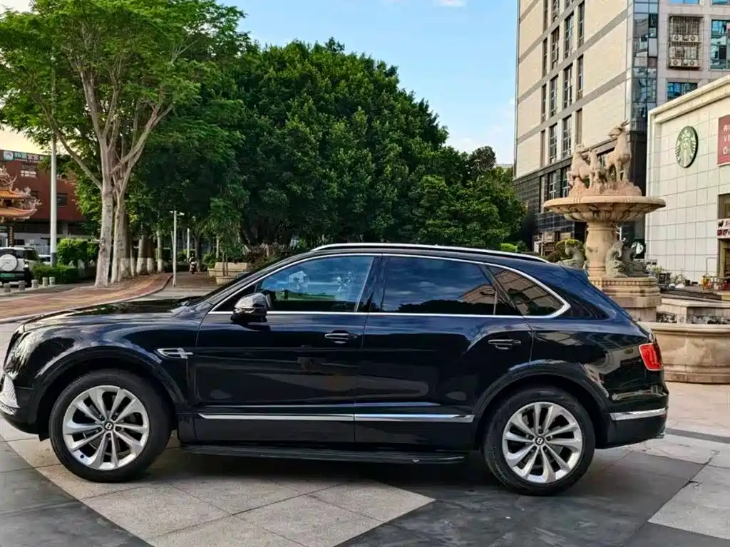 Bentley Bentayga 2019 — фото 6
