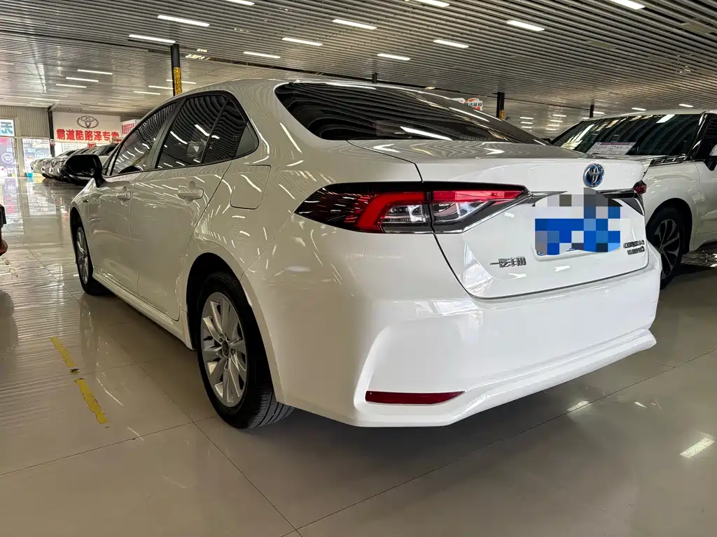 Toyota Corolla 2023 — фото 16