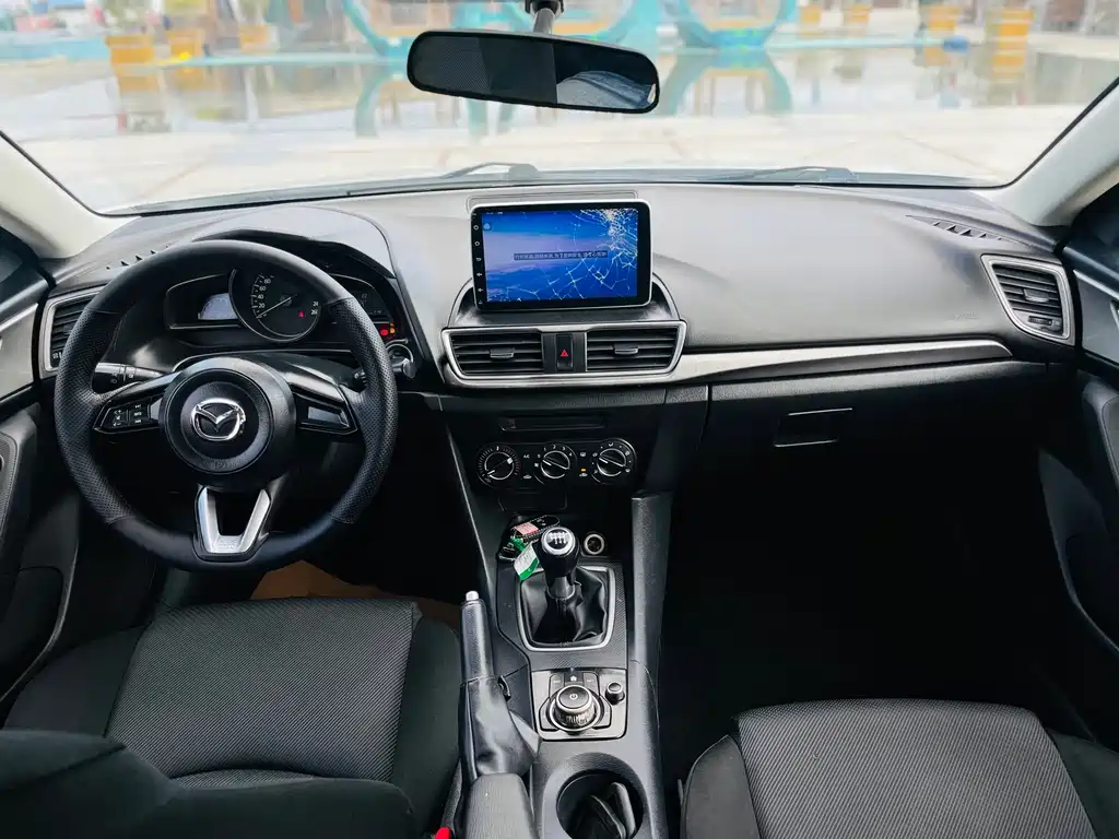 Mazda 3 Axela 2018 — фото 4