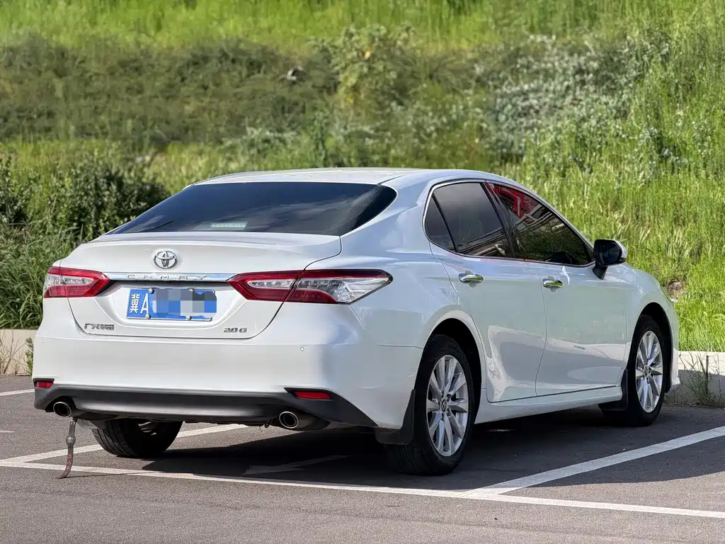 Toyota Camry 2019 — фото 12