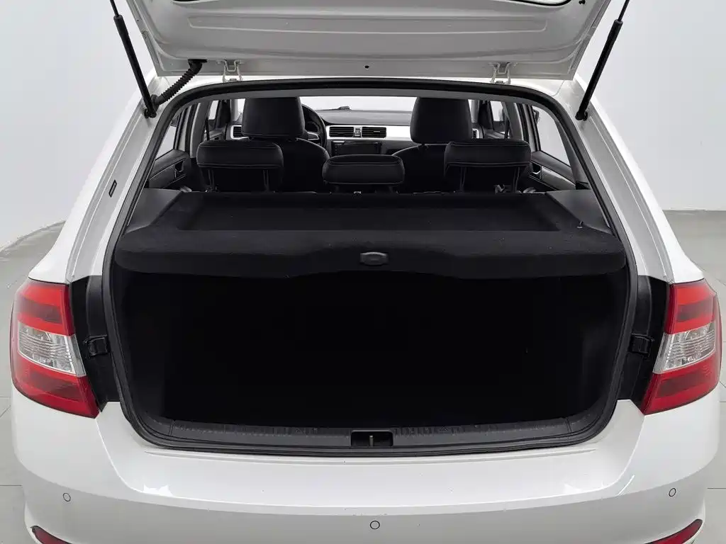 Skoda Rapid Spaceback 2018 — фото 16
