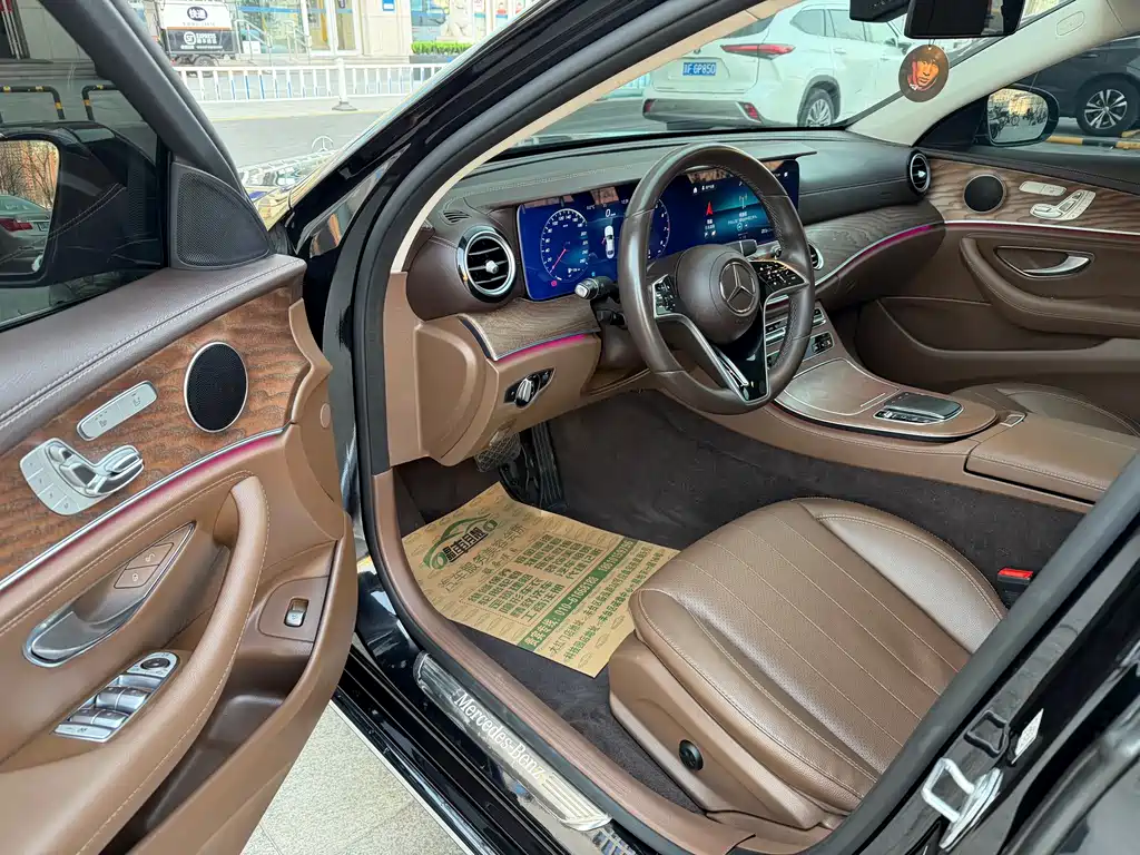 Mercedes-Benz E-Class 2023 — фото 11