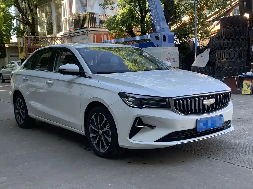 Geely Emgrand 2025
