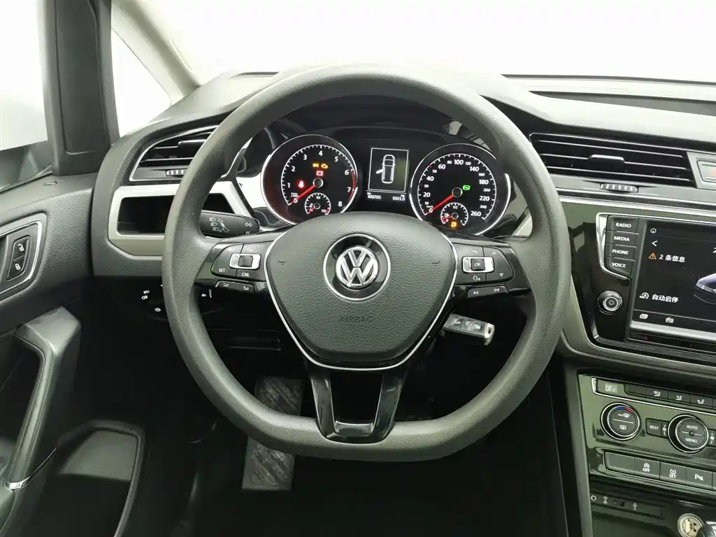 Volkswagen Touran 2018 — фото 11