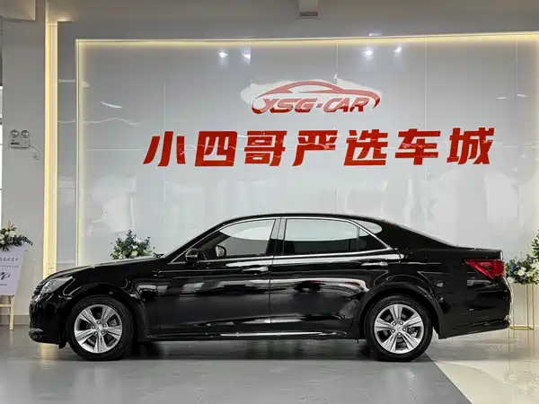 Toyota Crown 2015