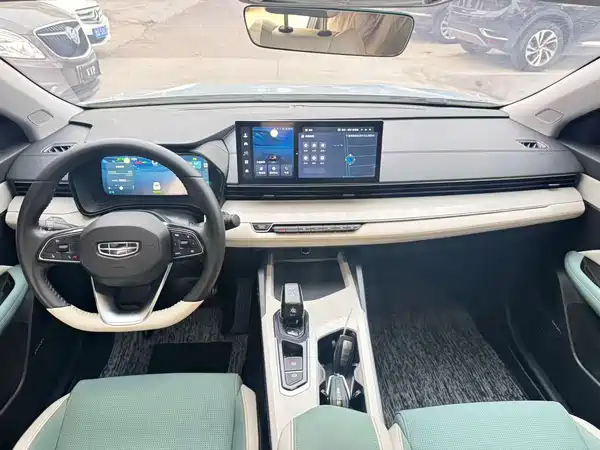 Geely Emgrand L Hip 2022