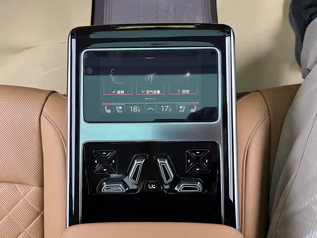 Audi A8 2023 — фото 31