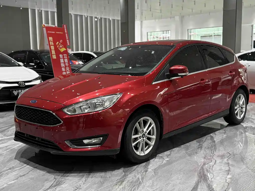 Ford Focus 2019 — фото 1