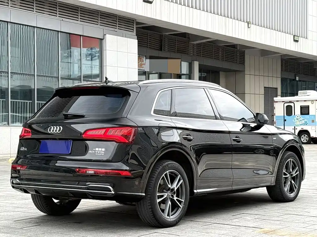Audi Q5L 2020 — фото 7
