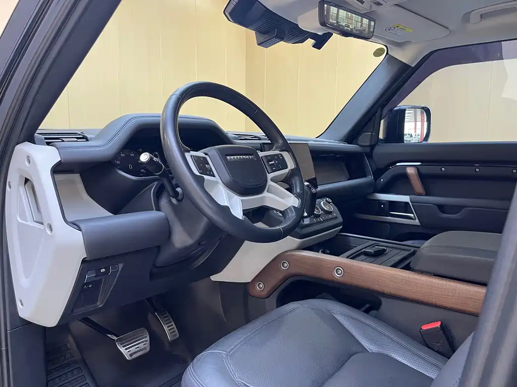 Land Rover Defender 2023 — фото 10