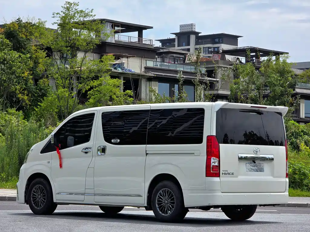 Toyota Hiace 2024 — фото 5