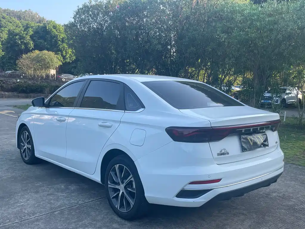 Geely Emgrand 2023