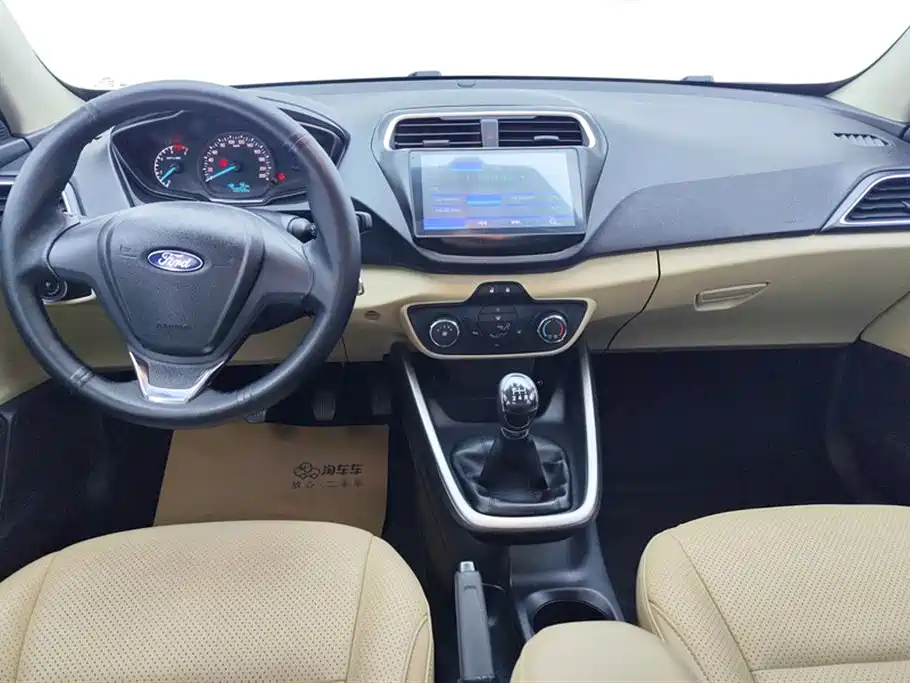 Ford Escort 2018 — фото 12