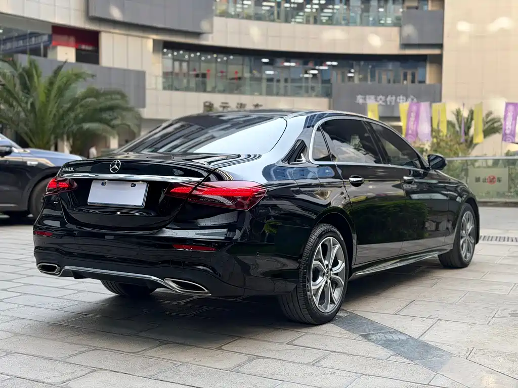 Mercedes-Benz E-Class 2023 — фото 5